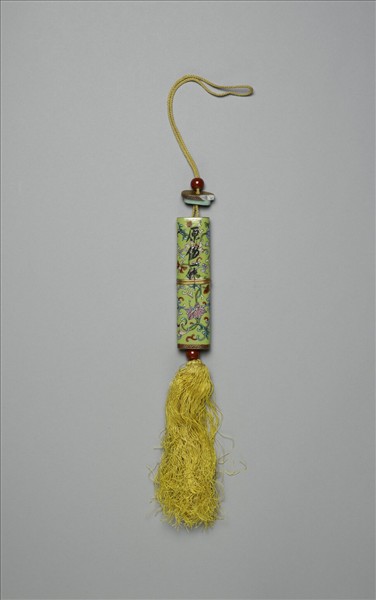 粉彩草綠地纏枝花卉紋牙籤筒