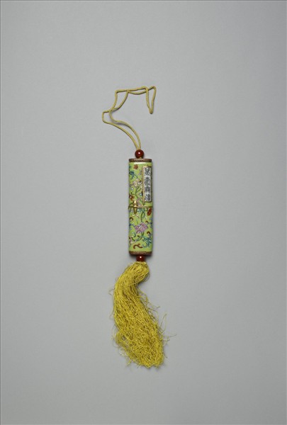 粉彩草綠地纏枝花卉紋牙籤筒