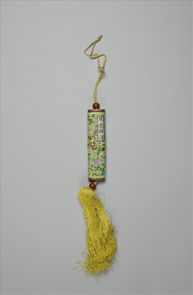 粉彩草綠地纏枝花卉紋牙籤筒