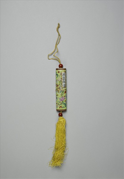 粉彩草綠地纏枝花卉紋牙籤筒