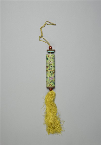 粉彩草綠地纏枝花卉紋牙籤筒