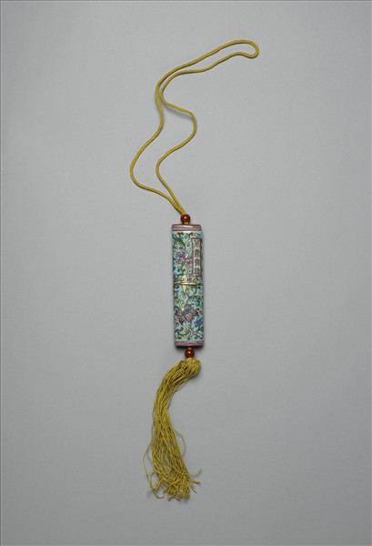 粉彩湖綠地纏枝花卉紋牙籤筒