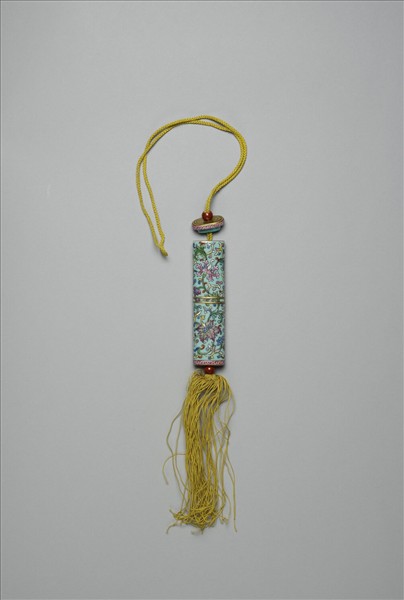 粉彩湖綠地纏枝花卉紋牙籤筒