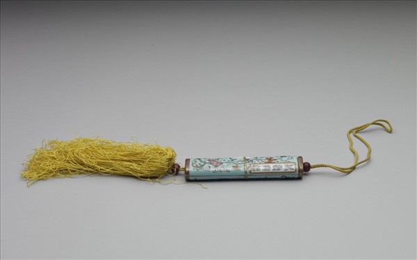 粉彩湖綠地纏枝花卉紋牙籤筒