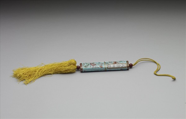 粉彩湖綠地纏枝花卉紋牙籤筒