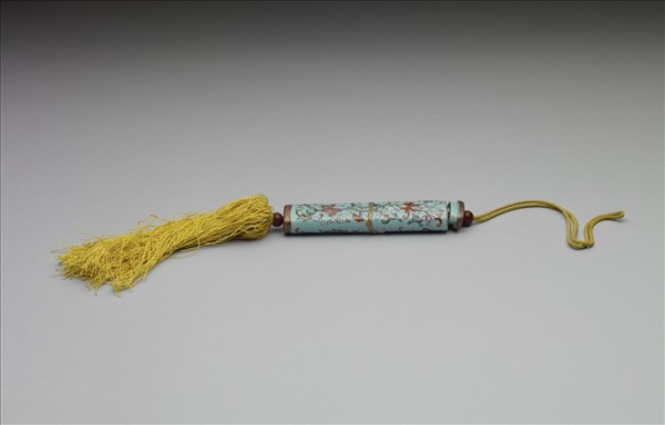 粉彩湖綠地纏枝花卉紋牙籤筒