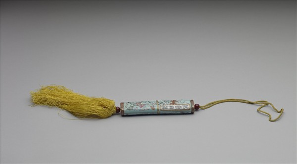 粉彩湖綠地纏枝花卉紋牙籤筒