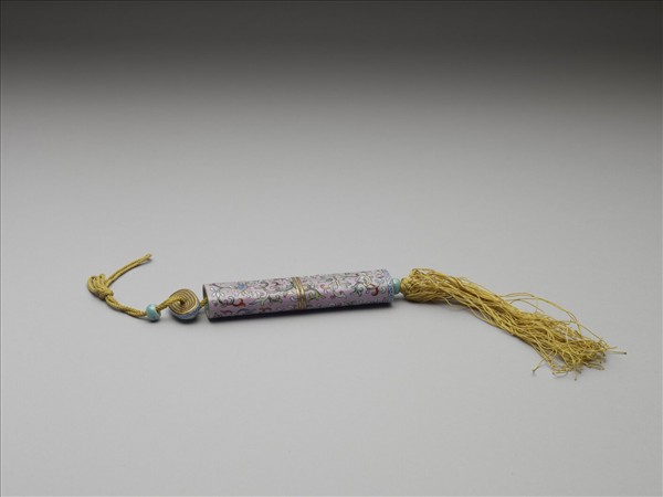 粉彩粉紅地纏枝花卉紋牙籤筒