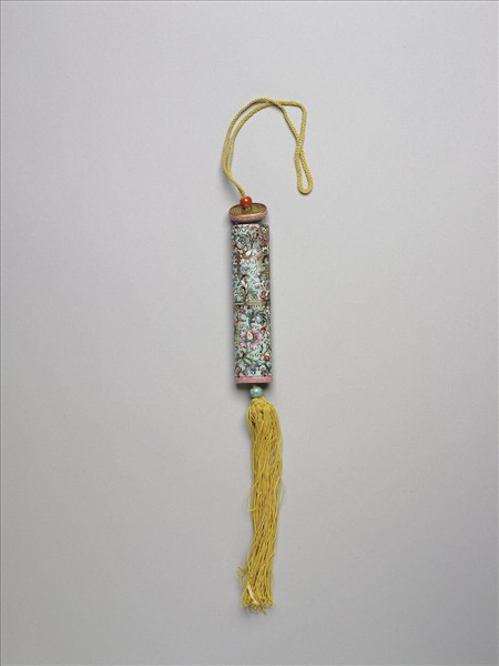 粉彩湖綠地纏枝花卉紋牙籤筒