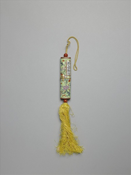 粉彩草綠地纏枝花卉紋牙籤筒