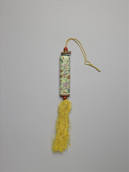 粉彩草綠地纏枝花卉紋牙籤筒