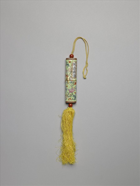 粉彩草綠地纏枝花卉紋牙籤筒