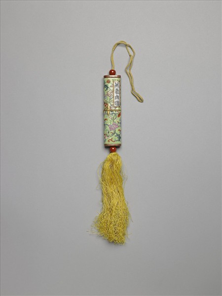 粉彩草綠地纏枝花卉紋牙籤筒