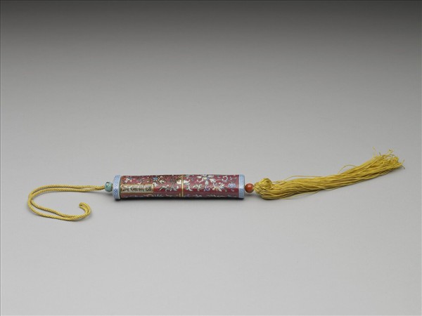 粉彩紅地纏枝花卉紋牙籤筒