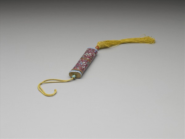 粉彩紅地纏枝花卉紋牙籤筒