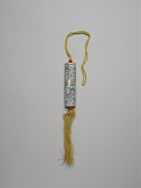 粉彩湖綠地纏枝花卉紋牙籤筒