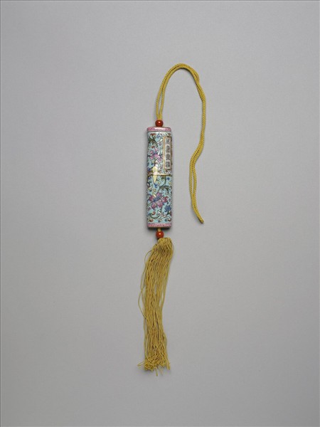 粉彩湖綠地纏枝花卉紋牙籤筒