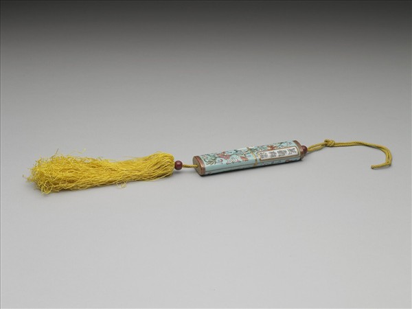 粉彩湖綠地纏枝花卉紋牙籤筒