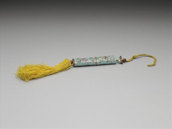 粉彩湖綠地纏枝花卉紋牙籤筒