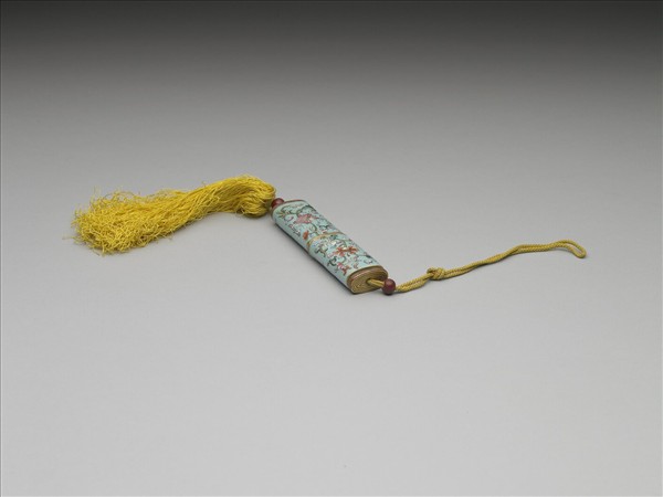 粉彩湖綠地纏枝花卉紋牙籤筒