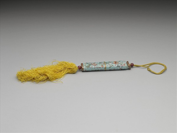 粉彩湖綠地纏枝花卉紋牙籤筒