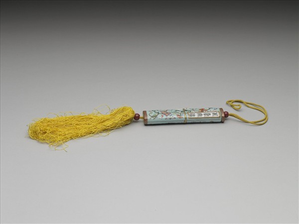 粉彩湖綠地纏枝花卉紋牙籤筒