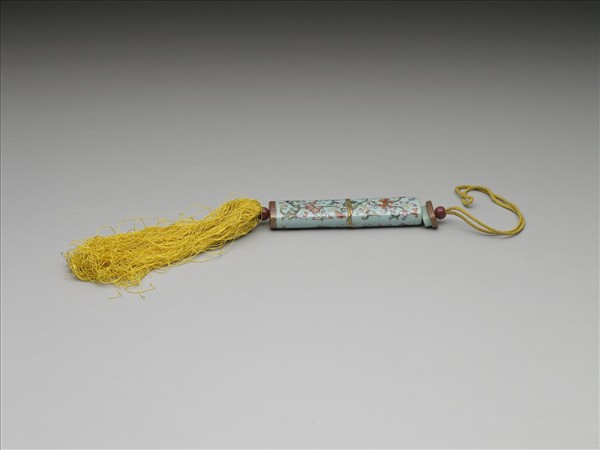 粉彩湖綠地纏枝花卉紋牙籤筒