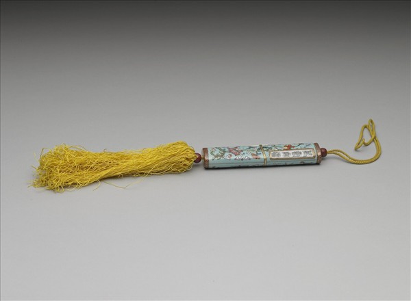 粉彩湖綠地纏枝花卉紋牙籤筒