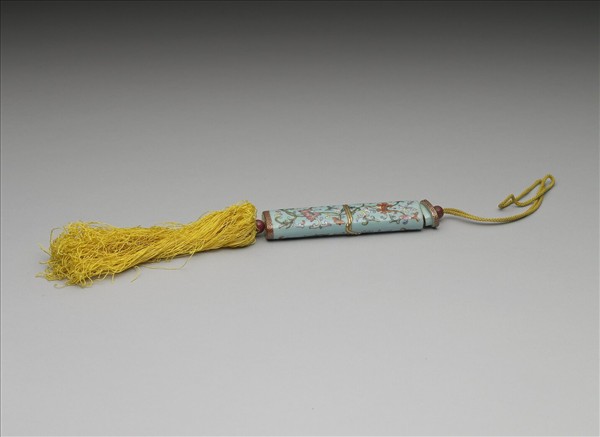 粉彩湖綠地纏枝花卉紋牙籤筒