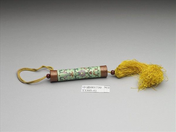 粉彩草綠地纏枝花卉紋牙籤筒