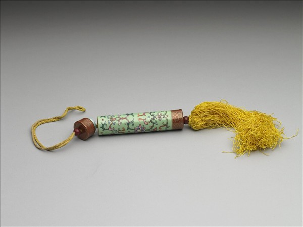 粉彩草綠地纏枝花卉紋牙籤筒