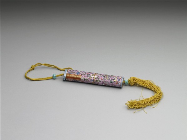 粉彩粉紅地纏枝花卉紋牙籤筒