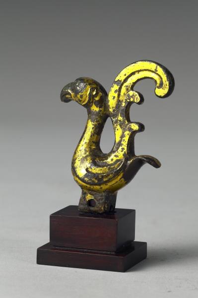 銅鎏金長卷尾鳥飾件