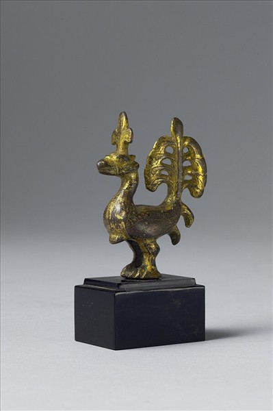 銅鎏金巨冠展尾立鳥