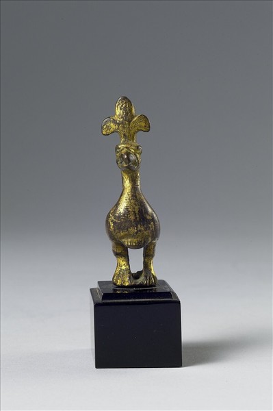 銅鎏金巨冠展尾立鳥