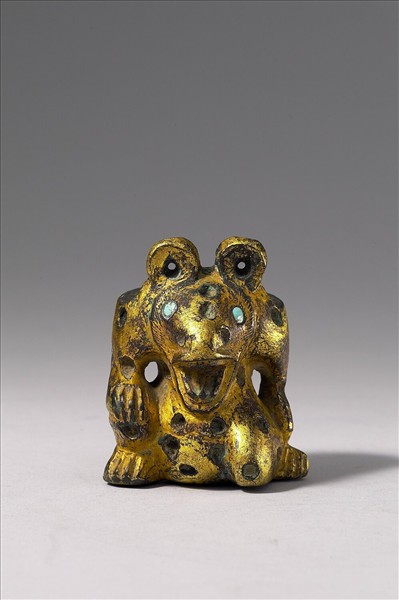 銅鎏金熊形附件