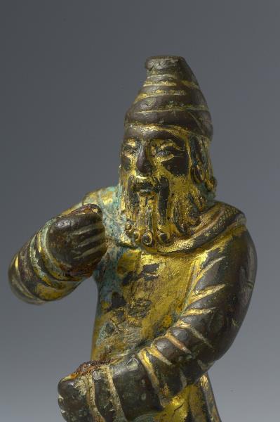 銅鎏金胡人立像