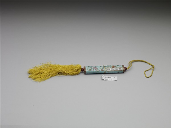 粉彩湖綠地纏枝花卉紋牙籤筒