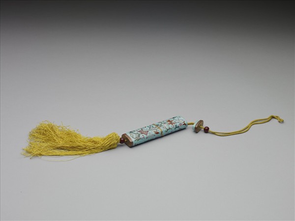 粉彩湖綠地纏枝花卉紋牙籤筒