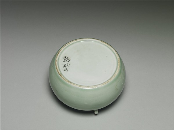 青瓷三繫罐（附金屬膽）