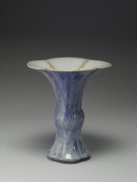 爐鈞釉海棠式觚