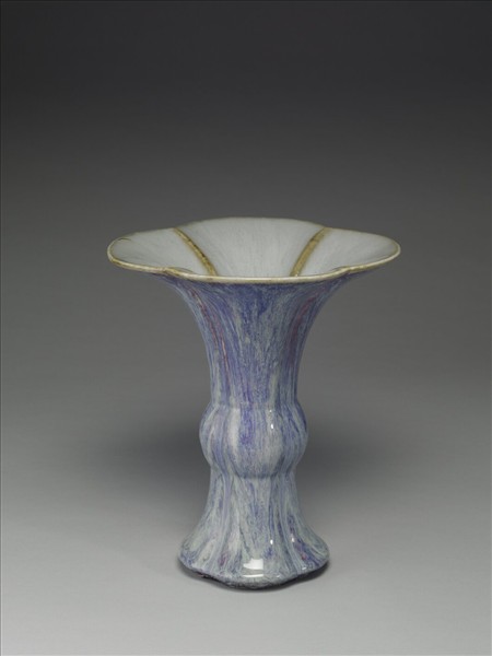 爐鈞釉海棠式觚