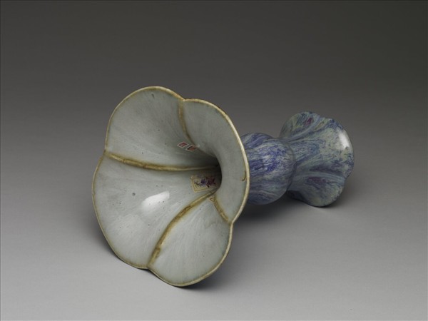 爐鈞釉海棠式觚