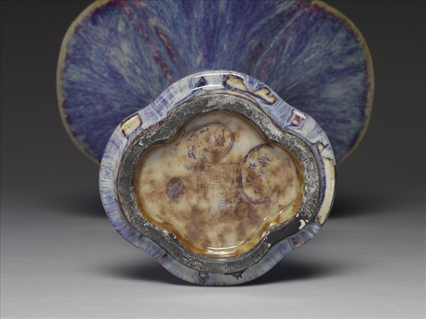 爐鈞釉海棠式觚