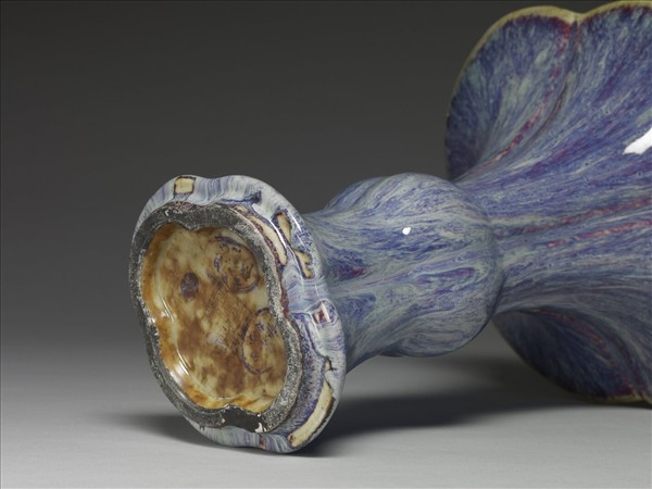 爐鈞釉海棠式觚