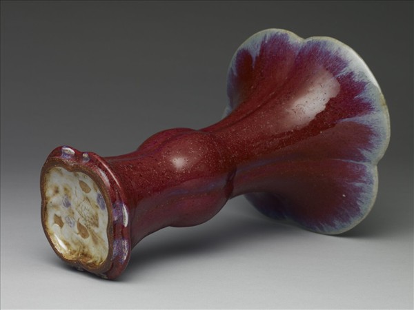 爐鈞釉海棠式觚