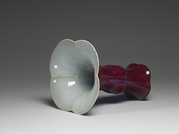 爐鈞釉海棠式觚