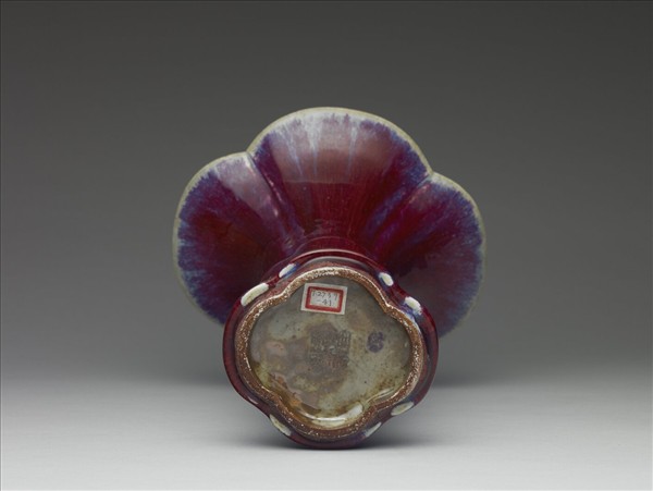 爐鈞釉海棠式觚