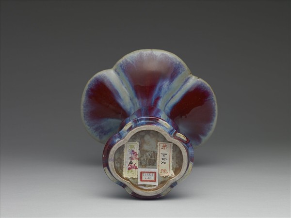 爐鈞釉海棠式觚