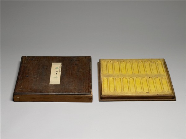 粉彩湖綠地纏枝花卉紋牙籤筒